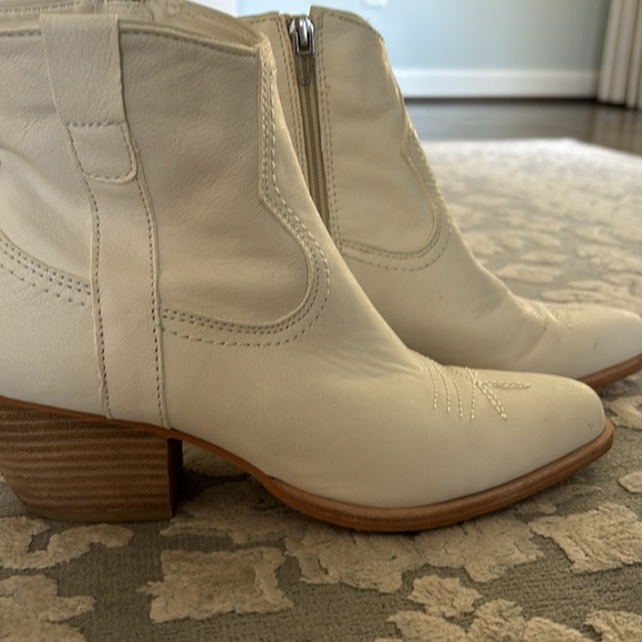 Women’s booties - Picture 4 of 5